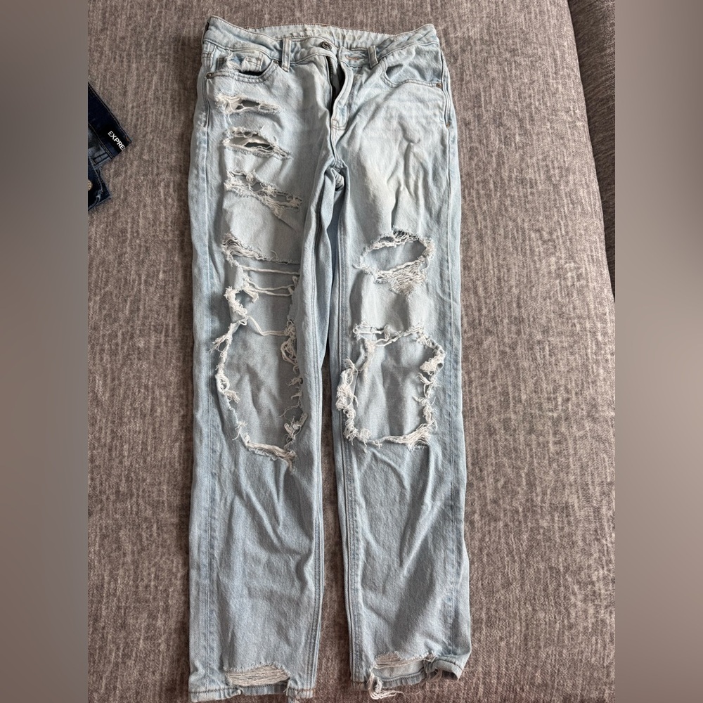Woman’s Mom fit Light Blue Distressed Jeans